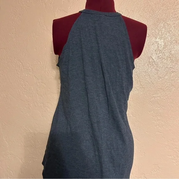 Works out but clearly loves carbs District Charcoal Tee size Menium - Picture 2 of 4